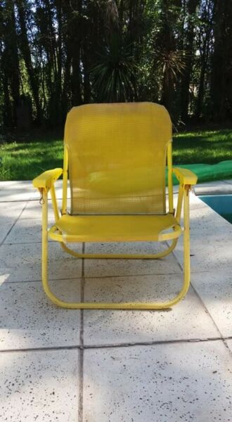 SILLA PLEGABLE CON APOYA BRAZO DISPONIBLE EN AZUL Y AMARILLO