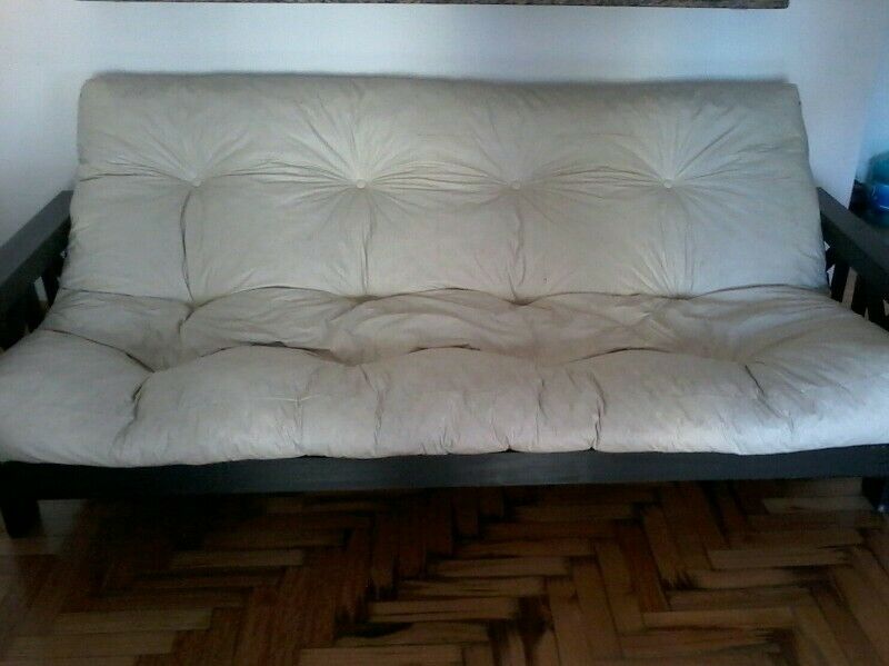 Se vende futon