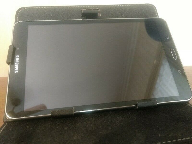 TABLET SAMSUNG TAB 4. 8 PULGADAS. 16 GB.