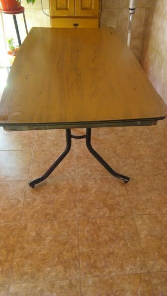 Vendo mesa de 1.80 con ULE incluido usada con detalles