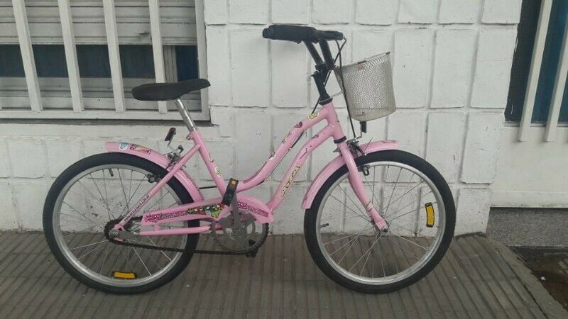 BICICLETA PARA NENA. MARCA: AITA. RODADO: 20. SEMINUEVA