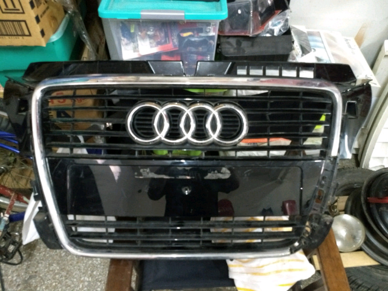 Parrilla plastica Audi A3 -linea  - pequeño detalle