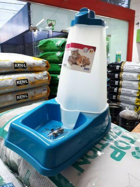 Dispenser o bebero automático para gatos y perros