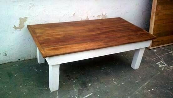 Mesa de madera ratona