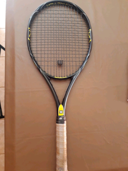 Raqueta de tenis wilson factor k