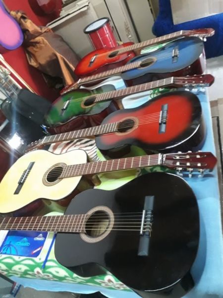 Guitarras de Estudio Nuevas c/funda...Colores..