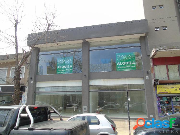 Local en alquiler en La Plata calle Diagonal 74 e/ 8 y 9