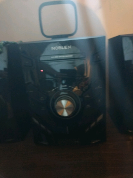 Minicomponente NOBLEX,con sistema de luces