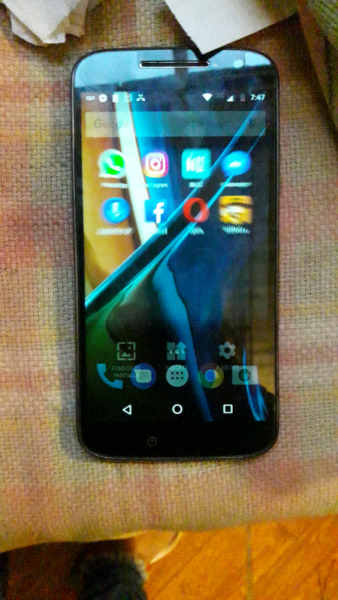 Vendo Moto g4 libre en buen estado con caja y cargador