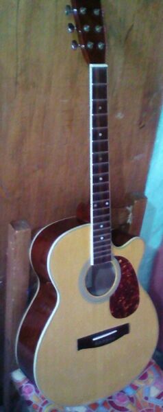 Vendo guitarra acústica babilon