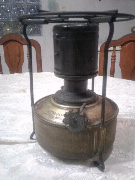 Calentador Antiguo a Kerosene marca Bram metal