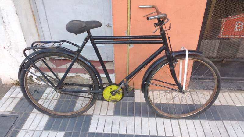 Liquido bicicleta antigua adulto a restaurar