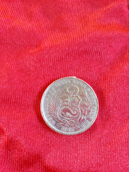 Moneda de plata anticua de 