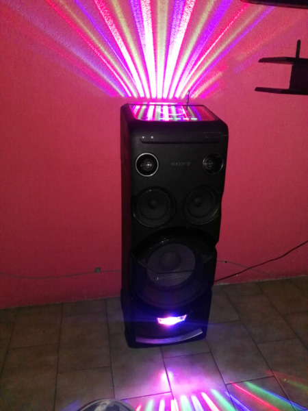 Vendo equipo sony mhcv77wd