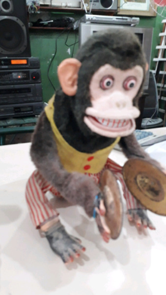 Mono antiguo a pilas Japón