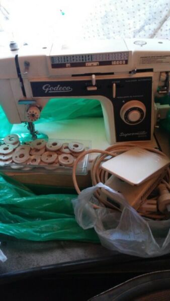 Máquina de coser godeco