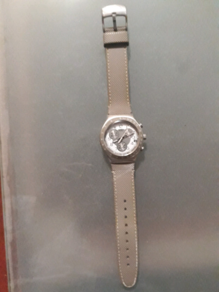 Vendo reloj swatch irony usado