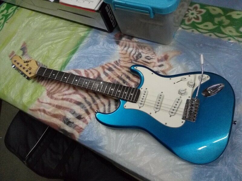 Guitarra Lazer Stratocaster C/ Funda......