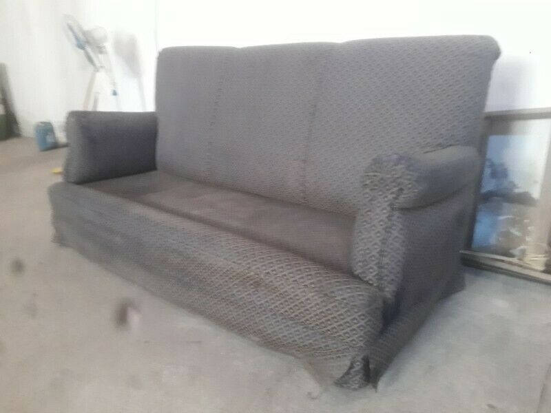 LIQUIDO,HERMOSO SILLON, ESTILO BERGER A RE TAPIZAR, REMATO