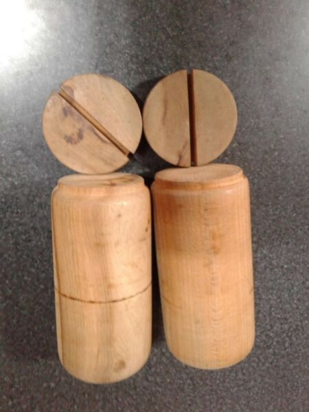 VENDO 2 TARROS DE MADERA CON TAPA AMBOS, MEDIDA: alto: 16