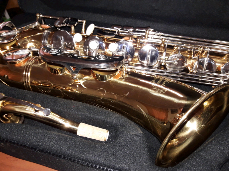 Vendo permuto saxo tenor