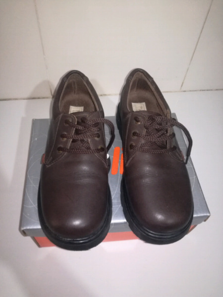 Zapatos marrón de cuero 33 marciel