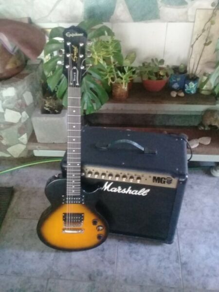 Amplificador +guitarra y funda