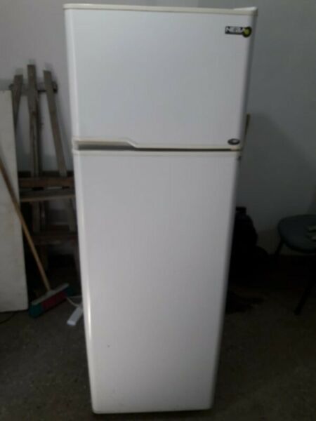 Heladera con Freezer NEBA