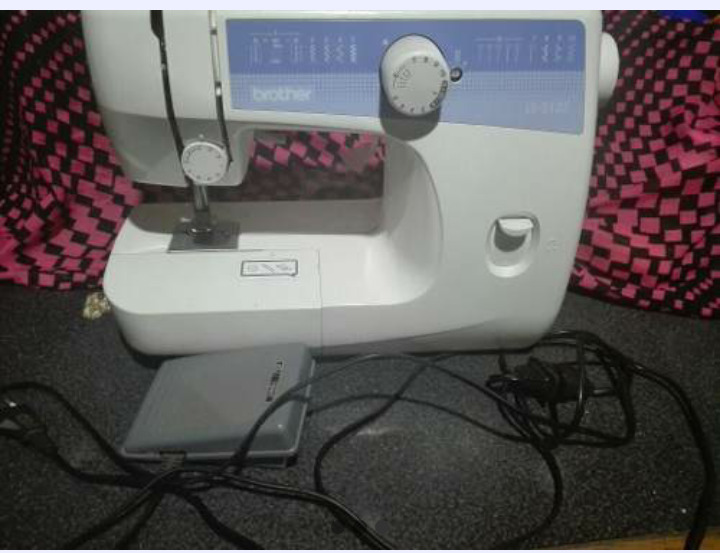 Máquina de coser y bordar Brother LS 