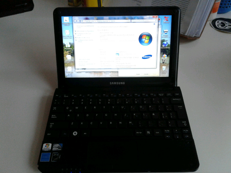 Netbook Samsung NC110P con estuche (usado)