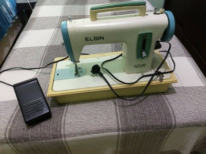 maquina de coser electrica marca "ELGIN"