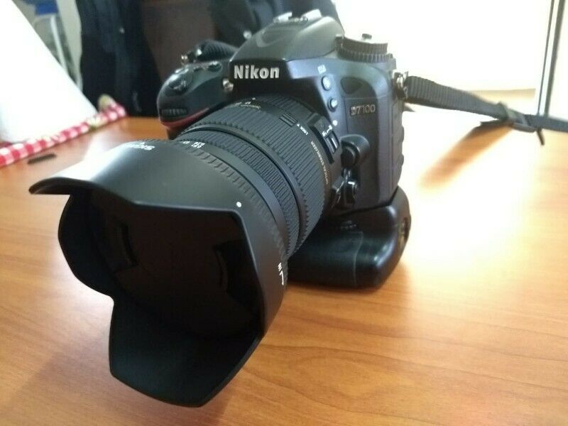 Nikon D + grip + mochila