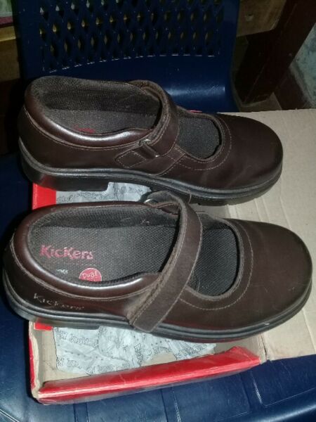 VENDO ZAPATO ESCOLAR KICKERS GUILLERMINA Nº 32 COMO NUEVO