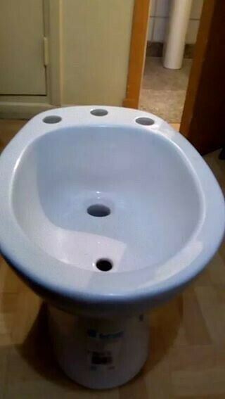 Vendo inodoro y bidet marca Ferrum Andina mas set de