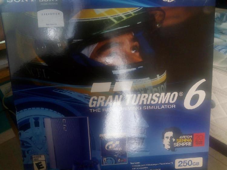 PS3 con poco uso en caja original 2 joystick 6 juegos