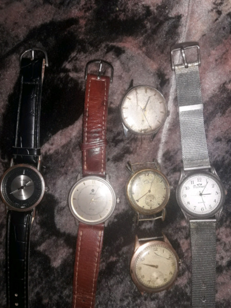 Relojes antiguos de distintas marcas