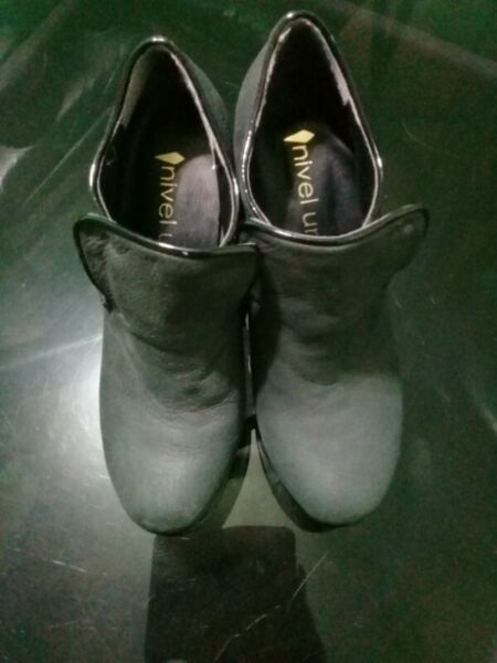 Zapatos negro con plataforma (NIVEL UNO)