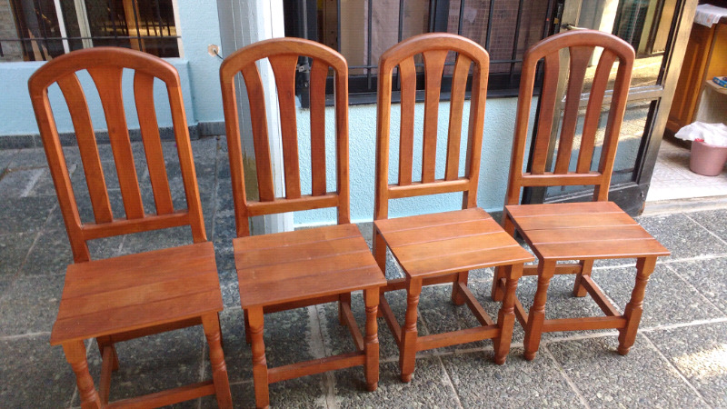 4 sillas de algarrobo como nuevas