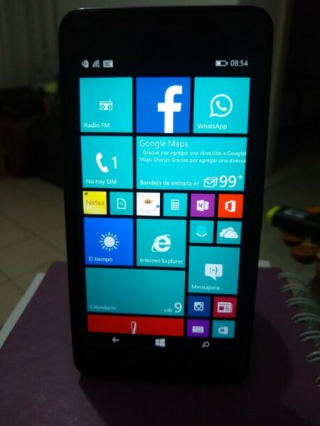 Nokia Lumia 640 LTE. Corning Gorilla Glass 3.Excelente