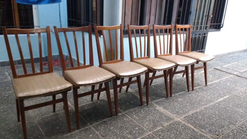 Antiguas sillas de la década del 50