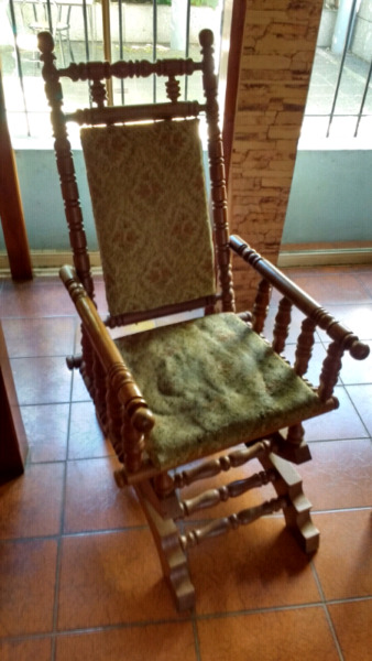 Antiguo sillón hamaca de Roble