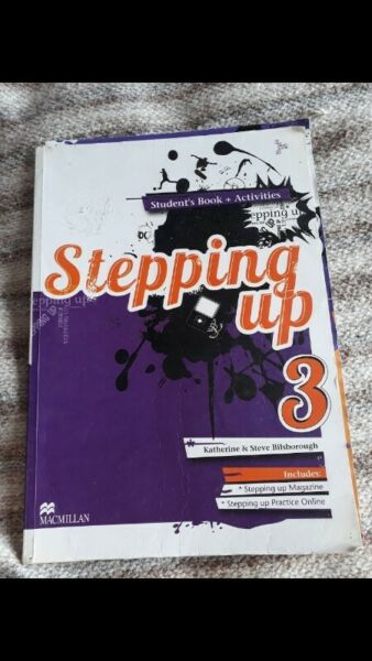 Libro de inglés Stepping up 3. Editorial: Macmillan