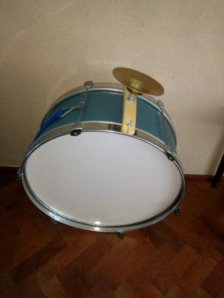 Vendo bombo con platillo 26"