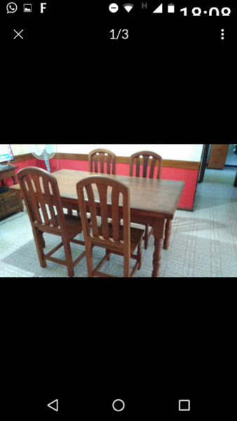 Mesa y 4 sillas de algarrobo