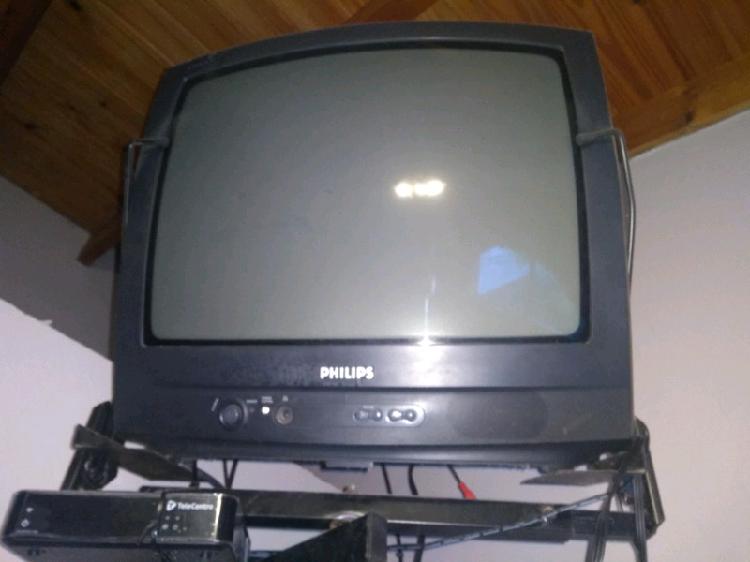 Vendi tv Philips 20 sin control en funcionamiento.