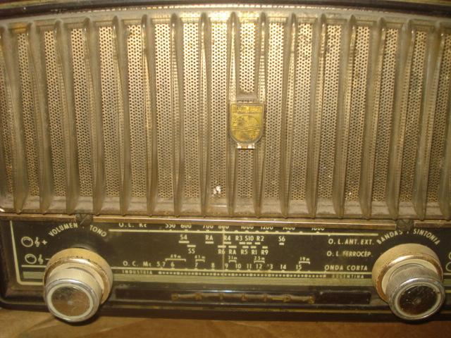 antigua radio philips funcionando