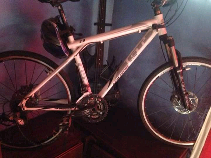 Bici gt all terra 2.0 avalanche impecable.solo pr