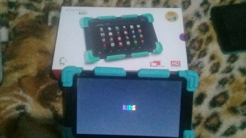 Vendo tablet Admiral 7" con funda y en caja