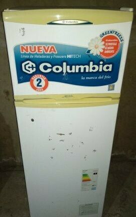 Heladera con freezer Columbia, motor nuevo.