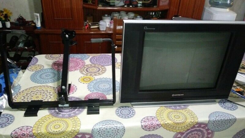 TV HITACHI 21 Y SOPORTE